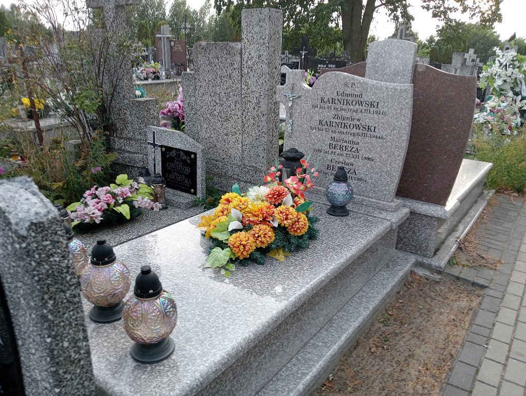 Grób Edmund Karnikowski