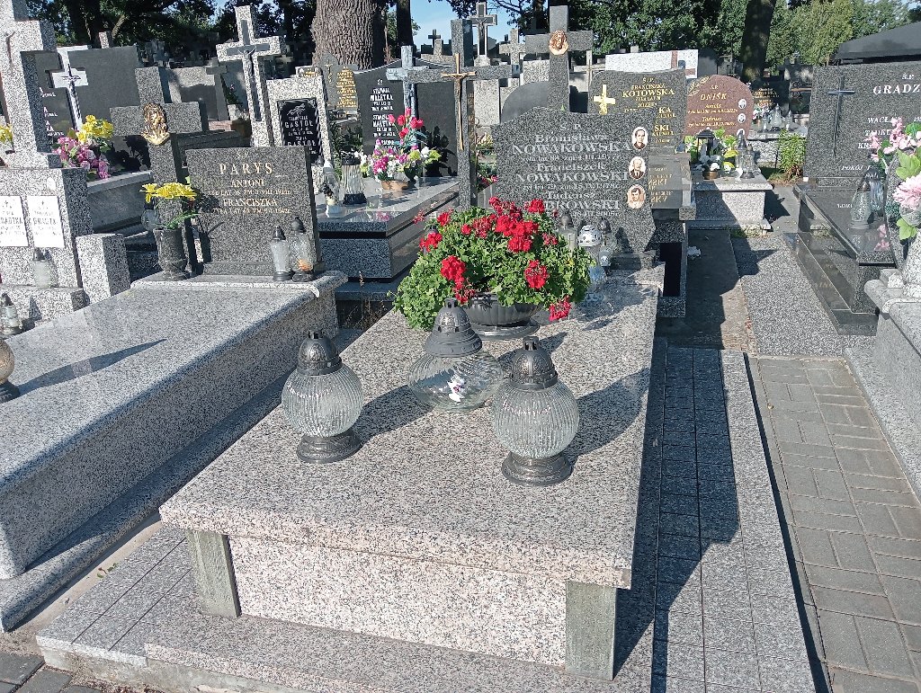 Grób Bronisława Nowakowska